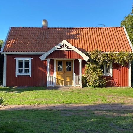 Bo I Egen Stuga Pa Haerlig Oelandsgard Köpingsvik エクステリア 写真