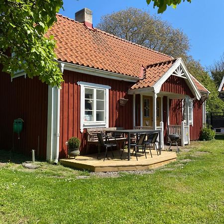 Bo I Egen Stuga Pa Haerlig Oelandsgard Köpingsvik エクステリア 写真