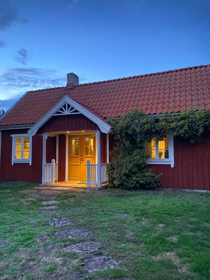 Bo I Egen Stuga Pa Haerlig Oelandsgard Köpingsvik エクステリア 写真