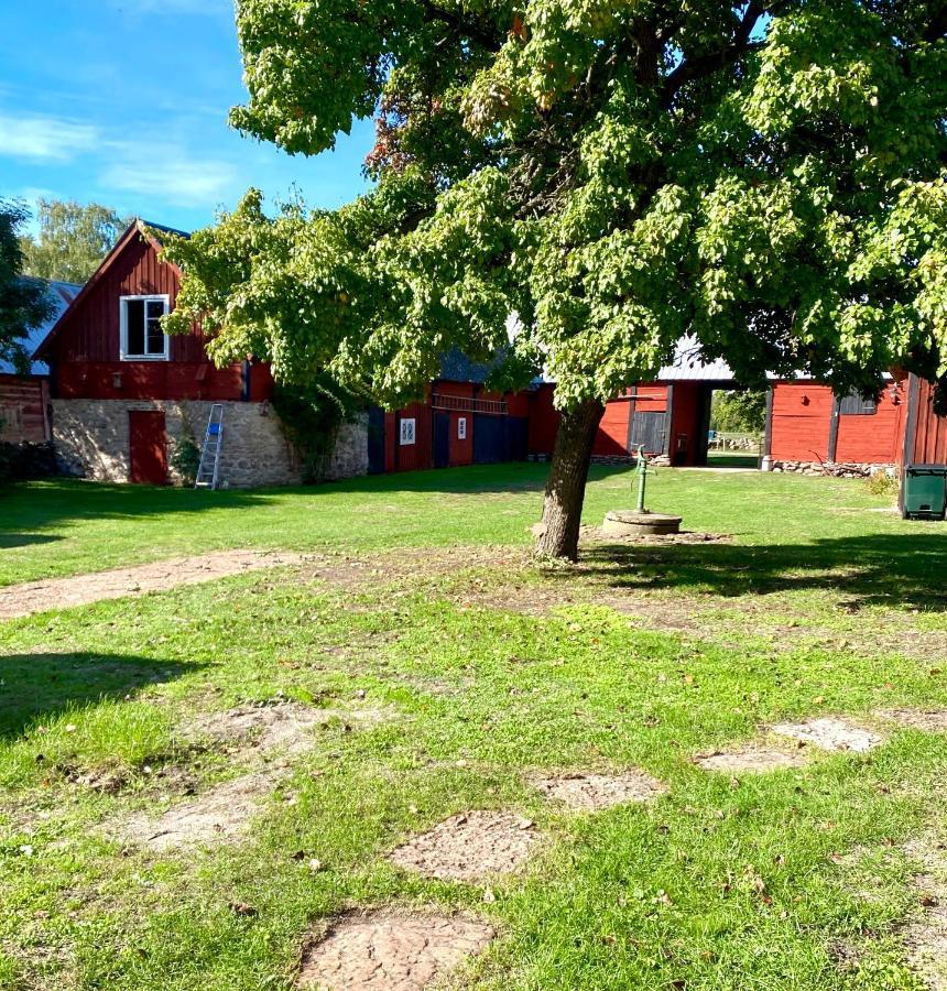 Bo I Egen Stuga Pa Haerlig Oelandsgard Köpingsvik エクステリア 写真