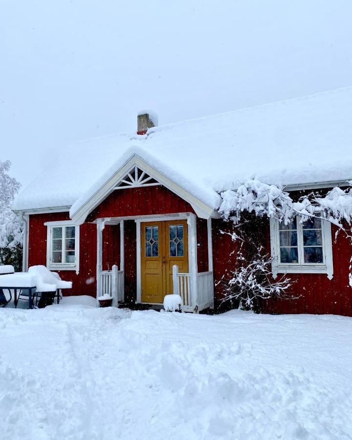 Bo I Egen Stuga Pa Haerlig Oelandsgard Köpingsvik エクステリア 写真