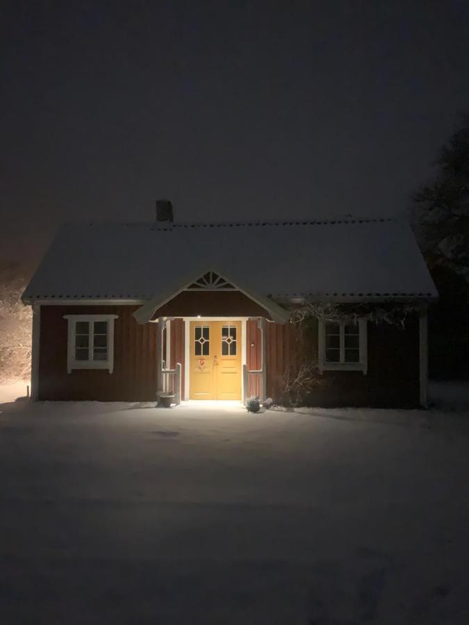 Bo I Egen Stuga Pa Haerlig Oelandsgard Köpingsvik エクステリア 写真