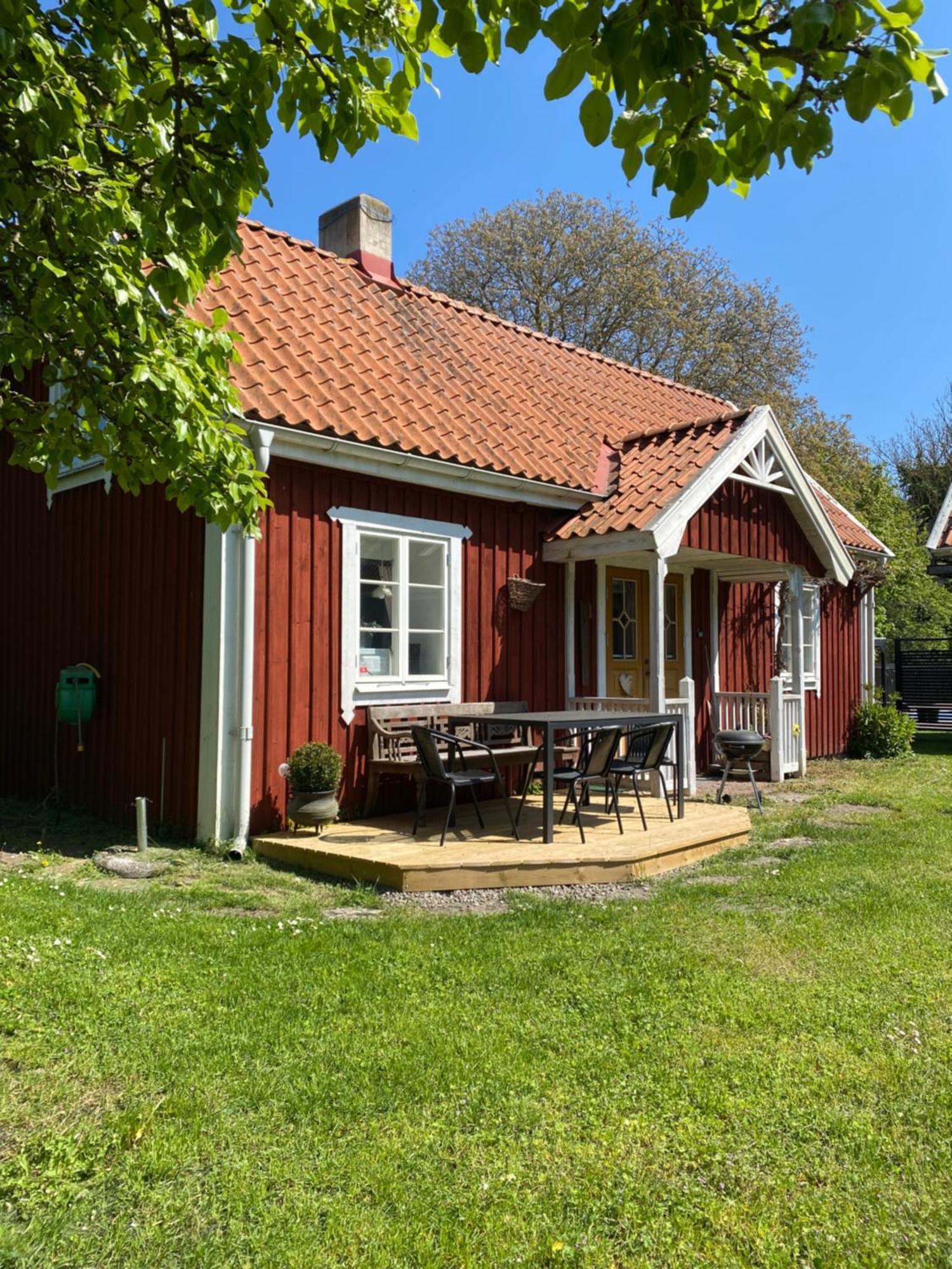 Bo I Egen Stuga Pa Haerlig Oelandsgard Köpingsvik エクステリア 写真
